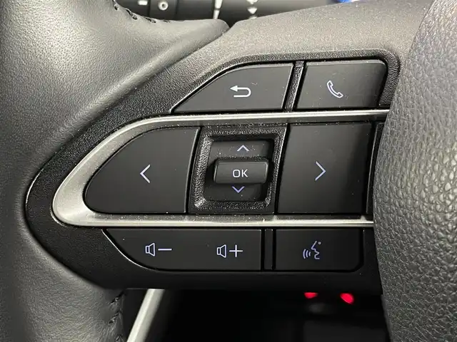 トヨタ ヴォクシー ハイブリッド S－Z 大阪府 2023(令5)年 1.3万km ホワイトパールクリスタルシャイン トヨタセーフティセンス/　・プリクラッシュセーフティ/　・レーンディパーチャーアラート/　・レーントレーシングアシスト/　・オートマチックハイビーム/　・レーダークルーズコントロール/　・ロードサインアシスト/純正メモリナビ/　　BT/USB/バックカメラ/両側パワースライドドア/LEDオートライト/フォグランプ/シートヒーター/純正17インチアルミホイール/クリアランスソナー/アイドリングストップ/スマートキー/ビルトインETC