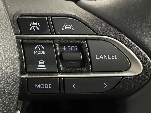 トヨタ ヴォクシー ハイブリッド S－Z 大阪府 2023(令5)年 1.3万km ホワイトパールクリスタルシャイン トヨタセーフティセンス/　・プリクラッシュセーフティ/　・レーンディパーチャーアラート/　・レーントレーシングアシスト/　・オートマチックハイビーム/　・レーダークルーズコントロール/　・ロードサインアシスト/純正メモリナビ/　　BT/USB/バックカメラ/両側パワースライドドア/LEDオートライト/フォグランプ/シートヒーター/純正17インチアルミホイール/クリアランスソナー/アイドリングストップ/スマートキー/ビルトインETC