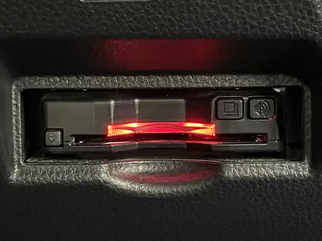 トヨタ ヴォクシー ハイブリッド S－Z 大阪府 2023(令5)年 1.3万km ホワイトパールクリスタルシャイン トヨタセーフティセンス/　・プリクラッシュセーフティ/　・レーンディパーチャーアラート/　・レーントレーシングアシスト/　・オートマチックハイビーム/　・レーダークルーズコントロール/　・ロードサインアシスト/純正メモリナビ/　　BT/USB/バックカメラ/両側パワースライドドア/LEDオートライト/フォグランプ/シートヒーター/純正17インチアルミホイール/クリアランスソナー/アイドリングストップ/スマートキー/ビルトインETC