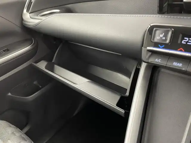 トヨタ ヴォクシー ハイブリッド S－Z 大阪府 2023(令5)年 1.3万km ホワイトパールクリスタルシャイン トヨタセーフティセンス/　・プリクラッシュセーフティ/　・レーンディパーチャーアラート/　・レーントレーシングアシスト/　・オートマチックハイビーム/　・レーダークルーズコントロール/　・ロードサインアシスト/純正メモリナビ/　　BT/USB/バックカメラ/両側パワースライドドア/LEDオートライト/フォグランプ/シートヒーター/純正17インチアルミホイール/クリアランスソナー/アイドリングストップ/スマートキー/ビルトインETC