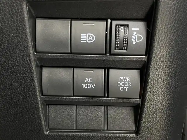 トヨタ ヴォクシー ハイブリッド S－Z 大阪府 2023(令5)年 1.3万km ホワイトパールクリスタルシャイン トヨタセーフティセンス/　・プリクラッシュセーフティ/　・レーンディパーチャーアラート/　・レーントレーシングアシスト/　・オートマチックハイビーム/　・レーダークルーズコントロール/　・ロードサインアシスト/純正メモリナビ/　　BT/USB/バックカメラ/両側パワースライドドア/LEDオートライト/フォグランプ/シートヒーター/純正17インチアルミホイール/クリアランスソナー/アイドリングストップ/スマートキー/ビルトインETC