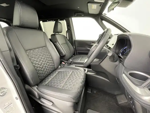 トヨタ ヴォクシー ハイブリッド S－Z 大阪府 2023(令5)年 1.3万km ホワイトパールクリスタルシャイン トヨタセーフティセンス/　・プリクラッシュセーフティ/　・レーンディパーチャーアラート/　・レーントレーシングアシスト/　・オートマチックハイビーム/　・レーダークルーズコントロール/　・ロードサインアシスト/純正メモリナビ/　　BT/USB/バックカメラ/両側パワースライドドア/LEDオートライト/フォグランプ/シートヒーター/純正17インチアルミホイール/クリアランスソナー/アイドリングストップ/スマートキー/ビルトインETC