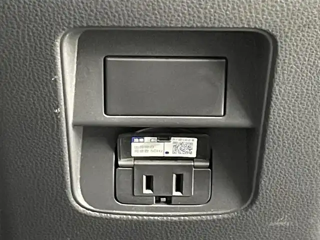 トヨタ ヴォクシー ハイブリッド S－Z 大阪府 2023(令5)年 1.3万km ホワイトパールクリスタルシャイン トヨタセーフティセンス/　・プリクラッシュセーフティ/　・レーンディパーチャーアラート/　・レーントレーシングアシスト/　・オートマチックハイビーム/　・レーダークルーズコントロール/　・ロードサインアシスト/純正メモリナビ/　　BT/USB/バックカメラ/両側パワースライドドア/LEDオートライト/フォグランプ/シートヒーター/純正17インチアルミホイール/クリアランスソナー/アイドリングストップ/スマートキー/ビルトインETC