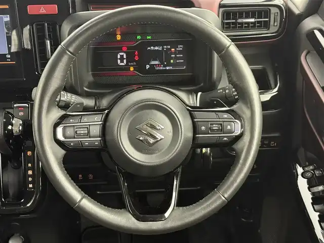 スズキ スペーシア カスタム HYBRID XS ターボ 愛知県 2024(令6)年 1.3万km ピュアホワイトパール/ブラック2トーン デュアルセンサーサポートブレーキII/・誤発進抑制機能/・後方誤発進抑制機能/・低速時ブレーキサポート/・パーキングセンサー/・車線逸脱警報機能/・車線逸脱抑制機能/・ふらつき警報機能/・発進お知らせ機能/・標識認識機能/・ヘッドアップディスプレイ/・アダプティブクルーズコントロール/・車線維持支援機能/純正9インチナビ/（Bluetooth/フルセグTV/DVD/USB/HDMI）/アルパイン後席用9インチモニター/全方位カメラ/ヘッドアップディスプレイ/シートヒーター/ステアリングヒーター/サーキュレーター/ETC2.0/テレビキャンセラー/パドルシフト/ロールサンシェード/電子パーキング/純正フロアマット/純正LEDライト/純正15インチAW/後席テーブル