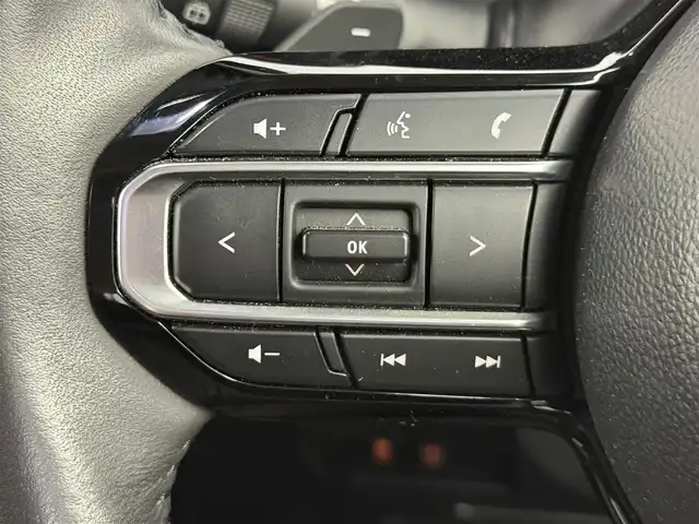 スズキ スペーシア カスタム HYBRID XS ターボ 愛知県 2024(令6)年 1.3万km ピュアホワイトパール/ブラック2トーン デュアルセンサーサポートブレーキII/・誤発進抑制機能/・後方誤発進抑制機能/・低速時ブレーキサポート/・パーキングセンサー/・車線逸脱警報機能/・車線逸脱抑制機能/・ふらつき警報機能/・発進お知らせ機能/・標識認識機能/・ヘッドアップディスプレイ/・アダプティブクルーズコントロール/・車線維持支援機能/純正9インチナビ/（Bluetooth/フルセグTV/DVD/USB/HDMI）/アルパイン後席用9インチモニター/全方位カメラ/ヘッドアップディスプレイ/シートヒーター/ステアリングヒーター/サーキュレーター/ETC2.0/テレビキャンセラー/パドルシフト/ロールサンシェード/電子パーキング/純正フロアマット/純正LEDライト/純正15インチAW/後席テーブル