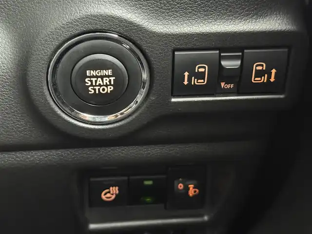 スズキ スペーシア カスタム HYBRID XS ターボ 愛知県 2024(令6)年 1.3万km ピュアホワイトパール/ブラック2トーン デュアルセンサーサポートブレーキII/・誤発進抑制機能/・後方誤発進抑制機能/・低速時ブレーキサポート/・パーキングセンサー/・車線逸脱警報機能/・車線逸脱抑制機能/・ふらつき警報機能/・発進お知らせ機能/・標識認識機能/・ヘッドアップディスプレイ/・アダプティブクルーズコントロール/・車線維持支援機能/純正9インチナビ/（Bluetooth/フルセグTV/DVD/USB/HDMI）/アルパイン後席用9インチモニター/全方位カメラ/ヘッドアップディスプレイ/シートヒーター/ステアリングヒーター/サーキュレーター/ETC2.0/テレビキャンセラー/パドルシフト/ロールサンシェード/電子パーキング/純正フロアマット/純正LEDライト/純正15インチAW/後席テーブル