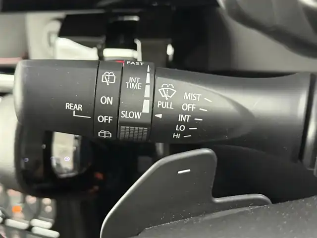 スズキ スペーシア カスタム HYBRID XS ターボ 愛知県 2024(令6)年 1.3万km ピュアホワイトパール/ブラック2トーン デュアルセンサーサポートブレーキII/・誤発進抑制機能/・後方誤発進抑制機能/・低速時ブレーキサポート/・パーキングセンサー/・車線逸脱警報機能/・車線逸脱抑制機能/・ふらつき警報機能/・発進お知らせ機能/・標識認識機能/・ヘッドアップディスプレイ/・アダプティブクルーズコントロール/・車線維持支援機能/純正9インチナビ/（Bluetooth/フルセグTV/DVD/USB/HDMI）/アルパイン後席用9インチモニター/全方位カメラ/ヘッドアップディスプレイ/シートヒーター/ステアリングヒーター/サーキュレーター/ETC2.0/テレビキャンセラー/パドルシフト/ロールサンシェード/電子パーキング/純正フロアマット/純正LEDライト/純正15インチAW/後席テーブル