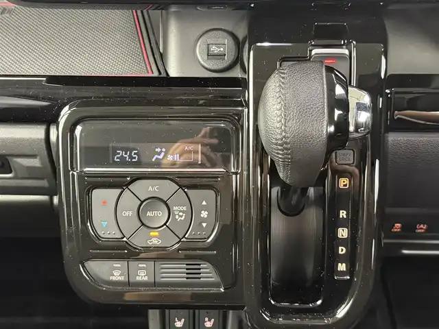 スズキ スペーシア カスタム HYBRID XS ターボ 愛知県 2024(令6)年 1.3万km ピュアホワイトパール/ブラック2トーン デュアルセンサーサポートブレーキII/・誤発進抑制機能/・後方誤発進抑制機能/・低速時ブレーキサポート/・パーキングセンサー/・車線逸脱警報機能/・車線逸脱抑制機能/・ふらつき警報機能/・発進お知らせ機能/・標識認識機能/・ヘッドアップディスプレイ/・アダプティブクルーズコントロール/・車線維持支援機能/純正9インチナビ/（Bluetooth/フルセグTV/DVD/USB/HDMI）/アルパイン後席用9インチモニター/全方位カメラ/ヘッドアップディスプレイ/シートヒーター/ステアリングヒーター/サーキュレーター/ETC2.0/テレビキャンセラー/パドルシフト/ロールサンシェード/電子パーキング/純正フロアマット/純正LEDライト/純正15インチAW/後席テーブル