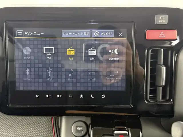 スズキ スペーシア カスタム HYBRID XS ターボ 愛知県 2024(令6)年 1.3万km ピュアホワイトパール/ブラック2トーン デュアルセンサーサポートブレーキII/・誤発進抑制機能/・後方誤発進抑制機能/・低速時ブレーキサポート/・パーキングセンサー/・車線逸脱警報機能/・車線逸脱抑制機能/・ふらつき警報機能/・発進お知らせ機能/・標識認識機能/・ヘッドアップディスプレイ/・アダプティブクルーズコントロール/・車線維持支援機能/純正9インチナビ/（Bluetooth/フルセグTV/DVD/USB/HDMI）/アルパイン後席用9インチモニター/全方位カメラ/ヘッドアップディスプレイ/シートヒーター/ステアリングヒーター/サーキュレーター/ETC2.0/テレビキャンセラー/パドルシフト/ロールサンシェード/電子パーキング/純正フロアマット/純正LEDライト/純正15インチAW/後席テーブル