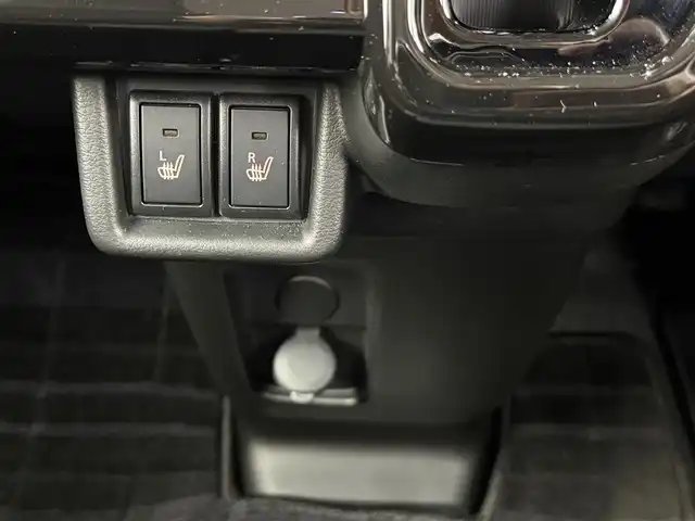 スズキ スペーシア カスタム HYBRID XS ターボ 愛知県 2024(令6)年 1.3万km ピュアホワイトパール/ブラック2トーン デュアルセンサーサポートブレーキII/・誤発進抑制機能/・後方誤発進抑制機能/・低速時ブレーキサポート/・パーキングセンサー/・車線逸脱警報機能/・車線逸脱抑制機能/・ふらつき警報機能/・発進お知らせ機能/・標識認識機能/・ヘッドアップディスプレイ/・アダプティブクルーズコントロール/・車線維持支援機能/純正9インチナビ/（Bluetooth/フルセグTV/DVD/USB/HDMI）/アルパイン後席用9インチモニター/全方位カメラ/ヘッドアップディスプレイ/シートヒーター/ステアリングヒーター/サーキュレーター/ETC2.0/テレビキャンセラー/パドルシフト/ロールサンシェード/電子パーキング/純正フロアマット/純正LEDライト/純正15インチAW/後席テーブル