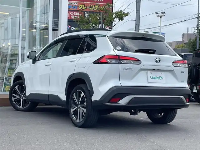 トヨタ カローラ クロス ハイブリッド Z 道央・札幌 2023(令5)年 4.5万km プラチナホワイトパールマイカ ・４WD/・衝突軽減ブレーキ/・純正ディスプレイオーディオ/　CD＆DVD＆BT＆USB＆TV/・全方位カメラ/・バックカメラ/・フロントカメラ/・サイドカメラ/・コーナーセンサー/・レーンキープアシスト/・レーダークルーズコントロール/・ハーフレザーシート/・パノラマサンルーフ/・前席シートヒーター/・オートエアコン/・オートライト/・ブラインドスポットモニター/・ドライブレコーダー/・オートリトラミラー/・パワーバックドア/・AC100V/・ビルトインETC/・プッシュスタート/・スマートキー/・純正フロアマット/・ドアバイザー/・ウィンカーミラー/・フォグライト/・LEDヘッドライト