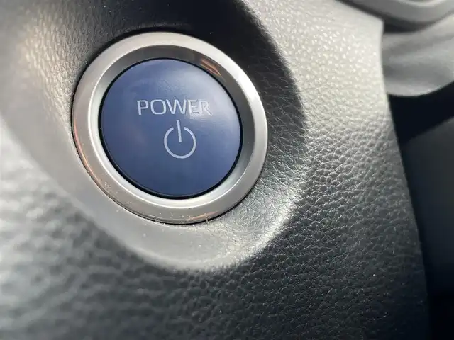 トヨタ カローラ クロス ハイブリッド Z 道央・札幌 2023(令5)年 4.5万km プラチナホワイトパールマイカ ・４WD/・衝突軽減ブレーキ/・純正ディスプレイオーディオ/　CD＆DVD＆BT＆USB＆TV/・全方位カメラ/・バックカメラ/・フロントカメラ/・サイドカメラ/・コーナーセンサー/・レーンキープアシスト/・レーダークルーズコントロール/・ハーフレザーシート/・パノラマサンルーフ/・前席シートヒーター/・オートエアコン/・オートライト/・ブラインドスポットモニター/・ドライブレコーダー/・オートリトラミラー/・パワーバックドア/・AC100V/・ビルトインETC/・プッシュスタート/・スマートキー/・純正フロアマット/・ドアバイザー/・ウィンカーミラー/・フォグライト/・LEDヘッドライト