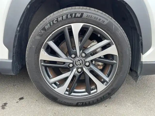 トヨタ カローラ クロス ハイブリッド Z 道央・札幌 2023(令5)年 4.5万km プラチナホワイトパールマイカ ・４WD/・衝突軽減ブレーキ/・純正ディスプレイオーディオ/　CD＆DVD＆BT＆USB＆TV/・全方位カメラ/・バックカメラ/・フロントカメラ/・サイドカメラ/・コーナーセンサー/・レーンキープアシスト/・レーダークルーズコントロール/・ハーフレザーシート/・パノラマサンルーフ/・前席シートヒーター/・オートエアコン/・オートライト/・ブラインドスポットモニター/・ドライブレコーダー/・オートリトラミラー/・パワーバックドア/・AC100V/・ビルトインETC/・プッシュスタート/・スマートキー/・純正フロアマット/・ドアバイザー/・ウィンカーミラー/・フォグライト/・LEDヘッドライト