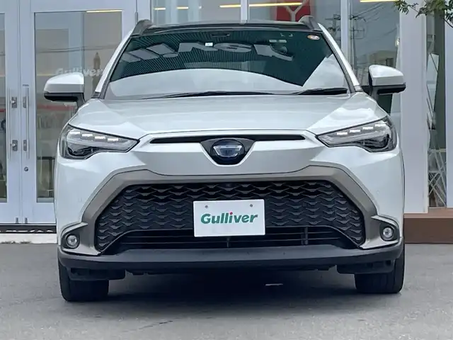 トヨタ カローラ クロス ハイブリッド Z 道央・札幌 2023(令5)年 4.5万km プラチナホワイトパールマイカ ・４WD/・衝突軽減ブレーキ/・純正ディスプレイオーディオ/　CD＆DVD＆BT＆USB＆TV/・全方位カメラ/・バックカメラ/・フロントカメラ/・サイドカメラ/・コーナーセンサー/・レーンキープアシスト/・レーダークルーズコントロール/・ハーフレザーシート/・パノラマサンルーフ/・前席シートヒーター/・オートエアコン/・オートライト/・ブラインドスポットモニター/・ドライブレコーダー/・オートリトラミラー/・パワーバックドア/・AC100V/・ビルトインETC/・プッシュスタート/・スマートキー/・純正フロアマット/・ドアバイザー/・ウィンカーミラー/・フォグライト/・LEDヘッドライト