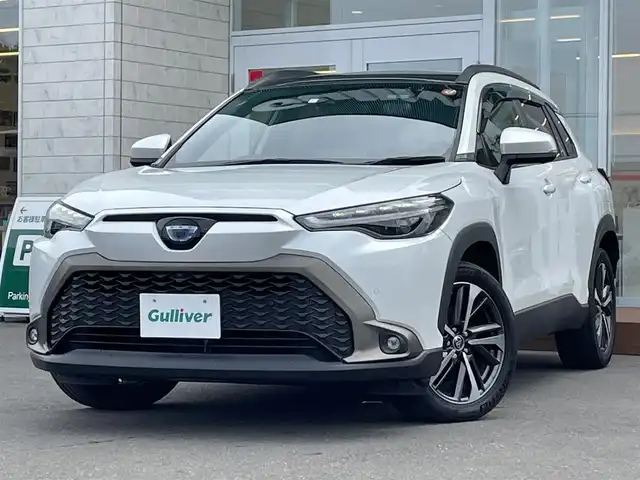 トヨタ カローラ クロス ハイブリッド Z 道央・札幌 2023(令5)年 4.5万km プラチナホワイトパールマイカ ・４WD/・衝突軽減ブレーキ/・純正ディスプレイオーディオ/　CD＆DVD＆BT＆USB＆TV/・全方位カメラ/・バックカメラ/・フロントカメラ/・サイドカメラ/・コーナーセンサー/・レーンキープアシスト/・レーダークルーズコントロール/・ハーフレザーシート/・パノラマサンルーフ/・前席シートヒーター/・オートエアコン/・オートライト/・ブラインドスポットモニター/・ドライブレコーダー/・オートリトラミラー/・パワーバックドア/・AC100V/・ビルトインETC/・プッシュスタート/・スマートキー/・純正フロアマット/・ドアバイザー/・ウィンカーミラー/・フォグライト/・LEDヘッドライト