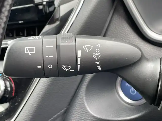 トヨタ カローラ クロス ハイブリッド Z 道央・札幌 2023(令5)年 4.5万km プラチナホワイトパールマイカ ・４WD/・衝突軽減ブレーキ/・純正ディスプレイオーディオ/　CD＆DVD＆BT＆USB＆TV/・全方位カメラ/・バックカメラ/・フロントカメラ/・サイドカメラ/・コーナーセンサー/・レーンキープアシスト/・レーダークルーズコントロール/・ハーフレザーシート/・パノラマサンルーフ/・前席シートヒーター/・オートエアコン/・オートライト/・ブラインドスポットモニター/・ドライブレコーダー/・オートリトラミラー/・パワーバックドア/・AC100V/・ビルトインETC/・プッシュスタート/・スマートキー/・純正フロアマット/・ドアバイザー/・ウィンカーミラー/・フォグライト/・LEDヘッドライト