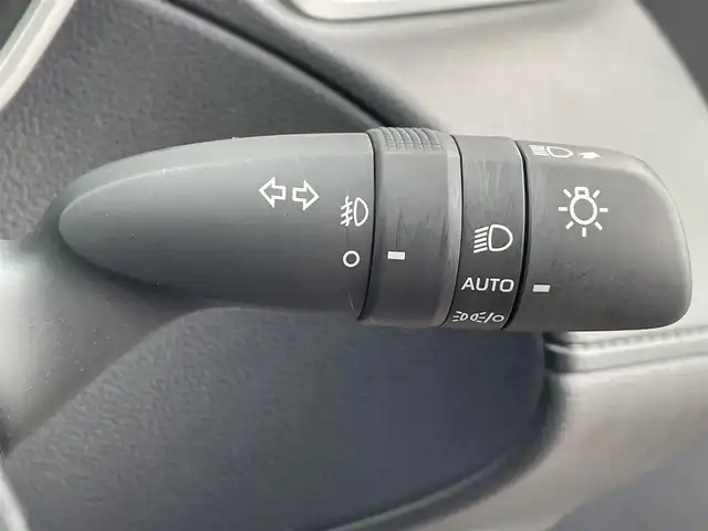 トヨタ カローラ クロス ハイブリッド Z 道央・札幌 2023(令5)年 4.5万km プラチナホワイトパールマイカ ・４WD/・衝突軽減ブレーキ/・純正ディスプレイオーディオ/　CD＆DVD＆BT＆USB＆TV/・全方位カメラ/・バックカメラ/・フロントカメラ/・サイドカメラ/・コーナーセンサー/・レーンキープアシスト/・レーダークルーズコントロール/・ハーフレザーシート/・パノラマサンルーフ/・前席シートヒーター/・オートエアコン/・オートライト/・ブラインドスポットモニター/・ドライブレコーダー/・オートリトラミラー/・パワーバックドア/・AC100V/・ビルトインETC/・プッシュスタート/・スマートキー/・純正フロアマット/・ドアバイザー/・ウィンカーミラー/・フォグライト/・LEDヘッドライト