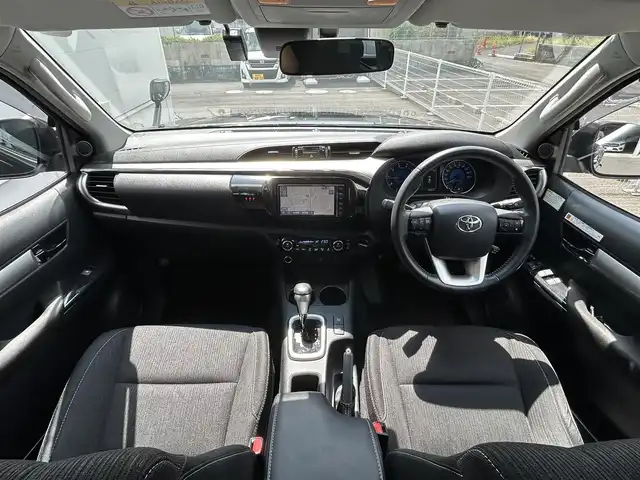 トヨタ ハイラックス Z 佐賀県 2019(平31)年 7.8万km アティチュードブラックマイカ ワンオーナー/プリクラッシュセーフティ/レーンディパーチャーアラート/クルーズコントロール/純正SDナビ/・バックカメラ/・フルセグTV/BT/CD/DVD/純正ドラレコ(DRT-H68A)/ハードトノカバー/純正17インチAW/LEDヘッドライト/オートライト/ETC/オーバーフェンダー取付(検査記録あり)/スペアキー×1/取扱説明書/保証書