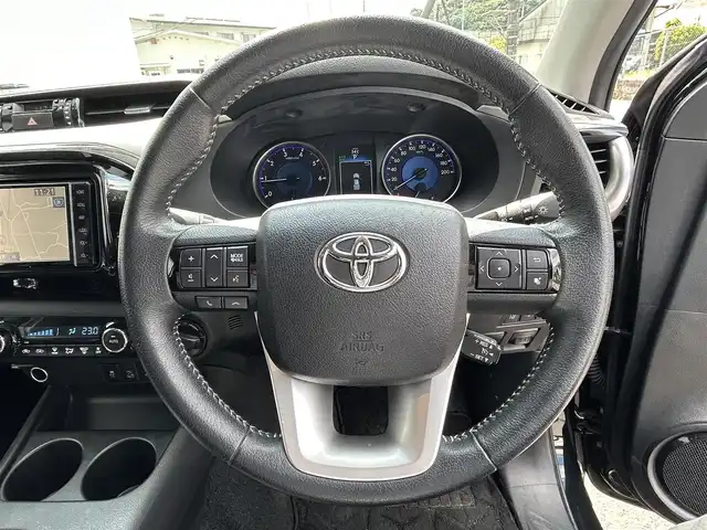 トヨタ ハイラックス Z 佐賀県 2019(平31)年 7.8万km アティチュードブラックマイカ ワンオーナー/プリクラッシュセーフティ/レーンディパーチャーアラート/クルーズコントロール/純正SDナビ/・バックカメラ/・フルセグTV/BT/CD/DVD/純正ドラレコ(DRT-H68A)/ハードトノカバー/純正17インチAW/LEDヘッドライト/オートライト/ETC/オーバーフェンダー取付(検査記録あり)/スペアキー×1/取扱説明書/保証書