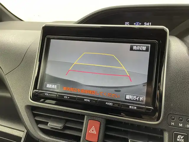 トヨタ ノア ハイブリッド Si ダブルバイビー 福井県 2017(平29)年 3.5万km ブラック 純正9インチナビ/【AM/FM/CD/DVD/Bluetooth/フルセグTV】/純正12.1インチフリップダウンモニター/バックカメラ/ビルトインETC/両側パワースライドドア/衝突軽減ブレーキ/車線逸脱警報機能/クルーズコントロール/ハーフレザーシート/プッシュスタート/スマートキー/スペアキー/オートライト/LEDヘッドライド/フォグランプ/取扱説明書/新車時保証書