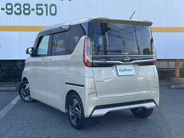 日産 ルークス ハイウェイスター X 山口県 2025(令7)年 0.5万km フローズンバニラパール ワンオーナー/純正9インチナビ/BT/SD/フルセグTV/全周囲カメラ/左後パワースライドドア（フットセンサー付き)/右後イージークローザードア/純正LＥＤヘッドライト/純正フォグランプ/オートライト/ヘッドライトレベライザー/純正14インチアルミホイール/ステアリングスイッチ/天井サーキュレーター/プラズマクラスター/衝突被害軽減ブレーキ/LKA/横滑り防止/コーナーセンサー/アイドリングストップ/スマートキー×２/前後タイプドライブレコーダー/ビルトインETC/純正フロアマット/純正ドアバイザー/電動格納ウインカードアミラー