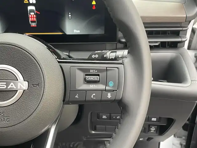 日産 セレナ e－パワー ハイウェイスター V 滋賀県 2025(令7)年 0.1万km未満 プリズムホワイト 純正12.3インチナビ/【Bluetooth/USB/HDMI/フルセグTV】/全方位カメラ/プロパイロット/クリアランスソナー/ブラインドスポットワーニング/衝突軽減ブレーキ/両側パワースライドドア/LEDヘッドライト/オートライト/オートマチックハイビーム/ビルトインETC2.0/ハーフレザーシート/前後ドライブレコーダー/デジタルインナーミラー/ワイヤレス充電/プッシュスタート/スマートキー/ステアリングリモコン