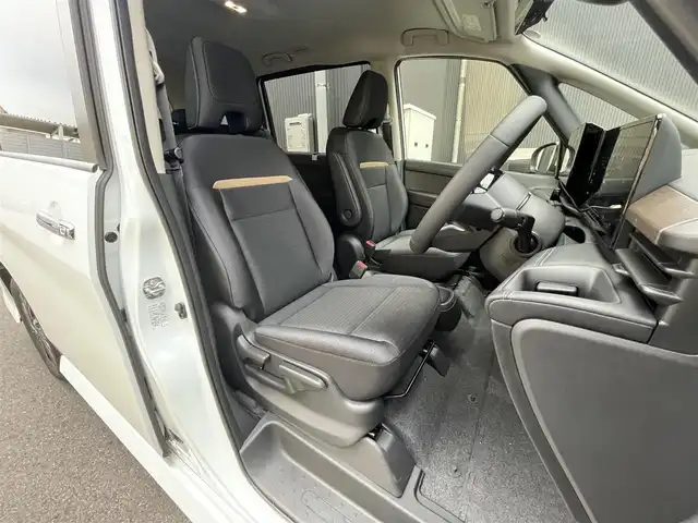 日産 セレナ e－パワー ハイウェイスター V 滋賀県 2025(令7)年 0.1万km未満 プリズムホワイト 純正12.3インチナビ/【Bluetooth/USB/HDMI/フルセグTV】/全方位カメラ/プロパイロット/クリアランスソナー/ブラインドスポットワーニング/衝突軽減ブレーキ/両側パワースライドドア/LEDヘッドライト/オートライト/オートマチックハイビーム/ビルトインETC2.0/ハーフレザーシート/前後ドライブレコーダー/デジタルインナーミラー/ワイヤレス充電/プッシュスタート/スマートキー/ステアリングリモコン