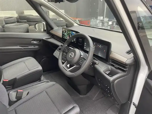 日産 セレナ e－パワー ハイウェイスター V 滋賀県 2025(令7)年 0.1万km未満 プリズムホワイト 純正12.3インチナビ/【Bluetooth/USB/HDMI/フルセグTV】/全方位カメラ/プロパイロット/クリアランスソナー/ブラインドスポットワーニング/衝突軽減ブレーキ/両側パワースライドドア/LEDヘッドライト/オートライト/オートマチックハイビーム/ビルトインETC2.0/ハーフレザーシート/前後ドライブレコーダー/デジタルインナーミラー/ワイヤレス充電/プッシュスタート/スマートキー/ステアリングリモコン