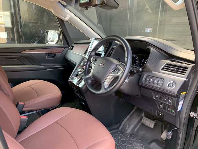 三菱 デリカＤ：５ P 埼玉県 2020(令2)年 3万km ダイヤモンドブラックマイカ ＜GIGEARオフロードカスタム＞/1.5インチリフトアップ（純正あり）/フロントグリルガード＆LEDフォグライト/3インチブルバー/オーバーフェンダー/ルーフラック【アルミブラック】/リアラダー/＜その他＞/社外１６インチＡＷ/社外メモリナビ【KENWOOD】/Bluetoothオーディオ/フルセグテレビ/フリップダウンモニター/ETC/ドライブレコーダー【コムテック】/全方位カメラ/電動オートサイドステップ/両側パワースライドドア/パワーバックドア/パワーシート（D席、N席)/シートヒーター/シートカバー【Clazzio】/クルーズコントロール（追従機能付)/パドルシフト/プッシュスタート/LEDヘッドライト/スマートキー×2