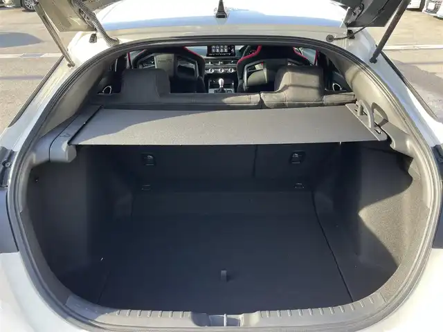 ホンダ シビック タイプR 群馬県 2023(令5)年 0.8万km チャンピオンシップホワイト ホンダセンシング/・衝突軽減ブレーキ/・アダプティブクルーズコントロール/・オートハイビーム/・ブラインドスポットモニター/・踏み間違い衝突軽減ブレーキ/・レーンキープシステム/・パーキングソナー/・路外逸脱抑制機能/純正9インチディスプレイ（地図有）/　　フルセグ/Bluetooth/USB/FM/AM/    AppleCarPlay/AndroidAuto/バックカメラ/赤キャリパー/電動パーキングブレーキ/オートブレーキホールド/純正19AW/純正フロアマット/置くだけ充電/前後ドライブレコーダー/ビルドインETC2.0