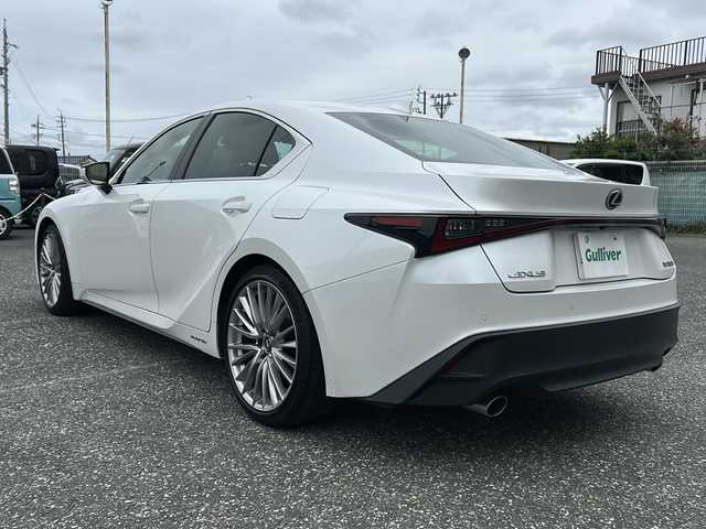 レクサス ＩＳ 300h バージョンL 愛知県 2021(令3)年 3.8万km ソニッククォーツ ワンオーナー/禁煙車/純正メモリナビ/　AM/FM/CD/DVD/BT/フルセグ/バック・全周囲カメラ/前後ドライブレコーダー/前席パワーシート/前席エアシート/シートヒーター/D席ポジションメモリシート/革巻きステアリング/ステアリングヒーター/パドルシフト/電子パーキング/リアサンシェード/ビルトインETC2.0/クルーズコントロール（ACC）/レーンキープアシスト（LDA/LTA）/プリクラッシュセーフティ（PCS）/前後クリアランスソナー（ICS）/横滑り防止装置/オートマチックハイビーム（AHB）/オートライト/三眼LEDヘッドライト/純正19インチAW/純正フロアマット/W＋サイドエアバック/取説/保証書/スペアキー/カードキー