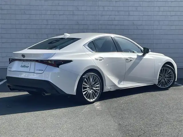 レクサス ＩＳ 300h バージョンL 愛知県 2021(令3)年 3.8万km ソニッククォーツ ワンオーナー/禁煙車/純正メモリナビ/　AM/FM/CD/DVD/BT/フルセグ/バック・全周囲カメラ/前後ドライブレコーダー/前席パワーシート/前席エアシート/シートヒーター/D席ポジションメモリシート/革巻きステアリング/ステアリングヒーター/パドルシフト/電子パーキング/リアサンシェード/ビルトインETC2.0/クルーズコントロール（ACC）/レーンキープアシスト（LDA/LTA）/プリクラッシュセーフティ（PCS）/前後クリアランスソナー（ICS）/横滑り防止装置/オートマチックハイビーム（AHB）/オートライト/三眼LEDヘッドライト/純正19インチAW/純正フロアマット/W＋サイドエアバック/取説/保証書/スペアキー/カードキー