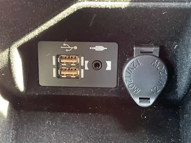 レクサス ＩＳ 300h バージョンL 愛知県 2021(令3)年 3.8万km ソニッククォーツ ワンオーナー/禁煙車/純正メモリナビ/　AM/FM/CD/DVD/BT/フルセグ/バック・全周囲カメラ/前後ドライブレコーダー/前席パワーシート/前席エアシート/シートヒーター/D席ポジションメモリシート/革巻きステアリング/ステアリングヒーター/パドルシフト/電子パーキング/リアサンシェード/ビルトインETC2.0/クルーズコントロール（ACC）/レーンキープアシスト（LDA/LTA）/プリクラッシュセーフティ（PCS）/前後クリアランスソナー（ICS）/横滑り防止装置/オートマチックハイビーム（AHB）/オートライト/三眼LEDヘッドライト/純正19インチAW/純正フロアマット/W＋サイドエアバック/取説/保証書/スペアキー/カードキー