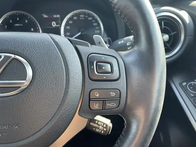 レクサス ＩＳ 300h バージョンL 愛知県 2021(令3)年 3.8万km ソニッククォーツ ワンオーナー/禁煙車/純正メモリナビ/　AM/FM/CD/DVD/BT/フルセグ/バック・全周囲カメラ/前後ドライブレコーダー/前席パワーシート/前席エアシート/シートヒーター/D席ポジションメモリシート/革巻きステアリング/ステアリングヒーター/パドルシフト/電子パーキング/リアサンシェード/ビルトインETC2.0/クルーズコントロール（ACC）/レーンキープアシスト（LDA/LTA）/プリクラッシュセーフティ（PCS）/前後クリアランスソナー（ICS）/横滑り防止装置/オートマチックハイビーム（AHB）/オートライト/三眼LEDヘッドライト/純正19インチAW/純正フロアマット/W＋サイドエアバック/取説/保証書/スペアキー/カードキー