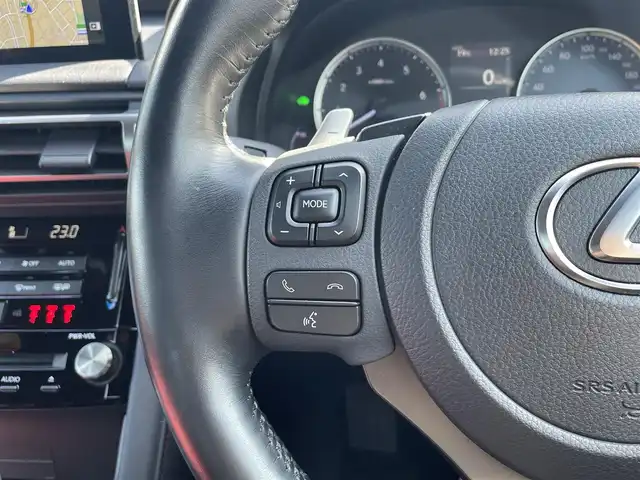 レクサス ＩＳ 300h バージョンL 愛知県 2021(令3)年 3.8万km ソニッククォーツ ワンオーナー/禁煙車/純正メモリナビ/　AM/FM/CD/DVD/BT/フルセグ/バック・全周囲カメラ/前後ドライブレコーダー/前席パワーシート/前席エアシート/シートヒーター/D席ポジションメモリシート/革巻きステアリング/ステアリングヒーター/パドルシフト/電子パーキング/リアサンシェード/ビルトインETC2.0/クルーズコントロール（ACC）/レーンキープアシスト（LDA/LTA）/プリクラッシュセーフティ（PCS）/前後クリアランスソナー（ICS）/横滑り防止装置/オートマチックハイビーム（AHB）/オートライト/三眼LEDヘッドライト/純正19インチAW/純正フロアマット/W＋サイドエアバック/取説/保証書/スペアキー/カードキー