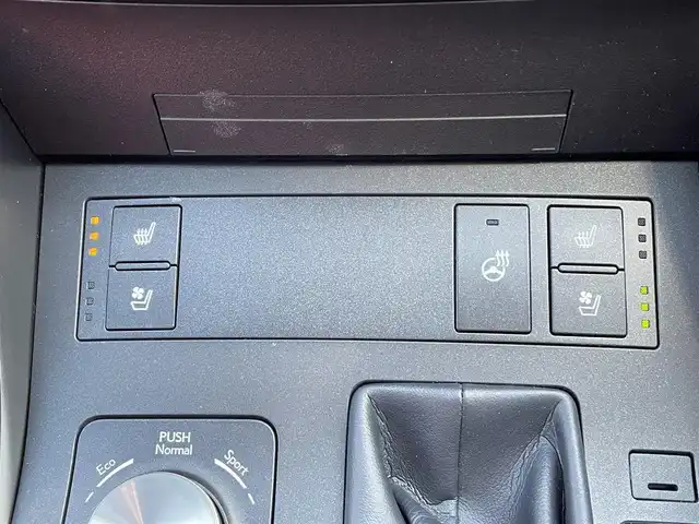 レクサス ＩＳ 300h バージョンL 愛知県 2021(令3)年 3.8万km ソニッククォーツ ワンオーナー/禁煙車/純正メモリナビ/　AM/FM/CD/DVD/BT/フルセグ/バック・全周囲カメラ/前後ドライブレコーダー/前席パワーシート/前席エアシート/シートヒーター/D席ポジションメモリシート/革巻きステアリング/ステアリングヒーター/パドルシフト/電子パーキング/リアサンシェード/ビルトインETC2.0/クルーズコントロール（ACC）/レーンキープアシスト（LDA/LTA）/プリクラッシュセーフティ（PCS）/前後クリアランスソナー（ICS）/横滑り防止装置/オートマチックハイビーム（AHB）/オートライト/三眼LEDヘッドライト/純正19インチAW/純正フロアマット/W＋サイドエアバック/取説/保証書/スペアキー/カードキー