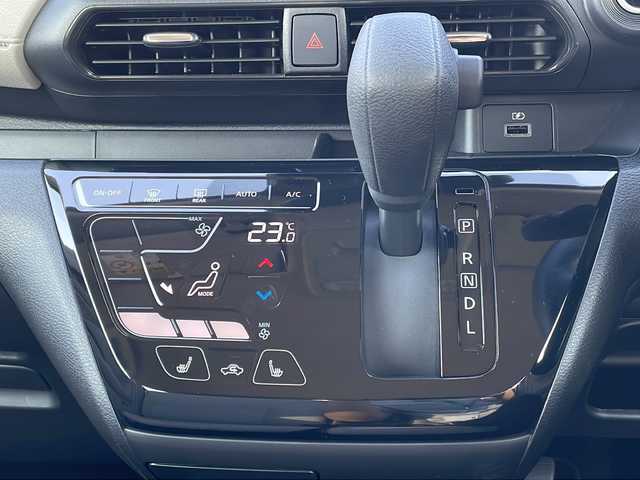 日産 デイズ X 青森県 2024(令6)年 0.4万km ブラック 4WD/純正9インチディスプレイオーディオ/AndroidAuto・AppleCarPlay/HDMI・AUX・Bluetooth/バックカメラ/前席シートヒーター/ステアリングヒーター/ステアリングリモコン/エマージェンシーブレーキ/車線逸脱警報/ハイビームアシスト/フロント・バックソナー/サイド・カーテンエアバッグ/純正フロアマット/インテリキー/プッシュスタート/純正14インチAW