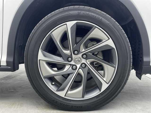 レクサス ＲＸ 450h バージョンL 埼玉県 2016(平28)年 6.7万km ソニッククォーツ ３眼ＬＥＤ　黒革　サンルーフ　純正１２．３型ナビ　温シート　エアシート　Ｂカメラ　ＢＳＭ　ＨＵＤ　ビルトインＥＴＣ２．０　パワーシート　電動リアゲート　追従走行　ＢＴ　ＵＳＢ　衝突被害軽減