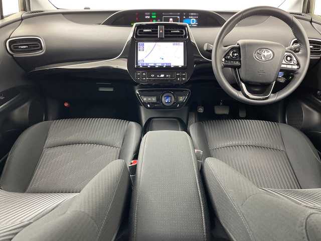トヨタ プリウス A 道央・札幌 2019(令1)年 2.2万km スティールブロンドM ・4WD/・純正ナビ&TV&DVD&CD&BT&SD/・バックカメラ/・トヨタセーフティセンス/・レーダークルーズコントロール/・ヘッドアップディスプレイ/・D席パワーシート/・ビルトインETC2.0/・純正ドライブレコーダー/・ステアリングスィッチ/・純正ドライブレコーダー/・LEDヘッドライト/・オートライト/・スマートキー