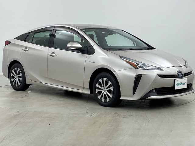 トヨタ プリウス A 道央・札幌 2019(令1)年 2.2万km スティールブロンドM ・4WD/・純正ナビ&TV&DVD&CD&BT&SD/・バックカメラ/・トヨタセーフティセンス/・レーダークルーズコントロール/・ヘッドアップディスプレイ/・D席パワーシート/・ビルトインETC2.0/・純正ドライブレコーダー/・ステアリングスィッチ/・純正ドライブレコーダー/・LEDヘッドライト/・オートライト/・スマートキー