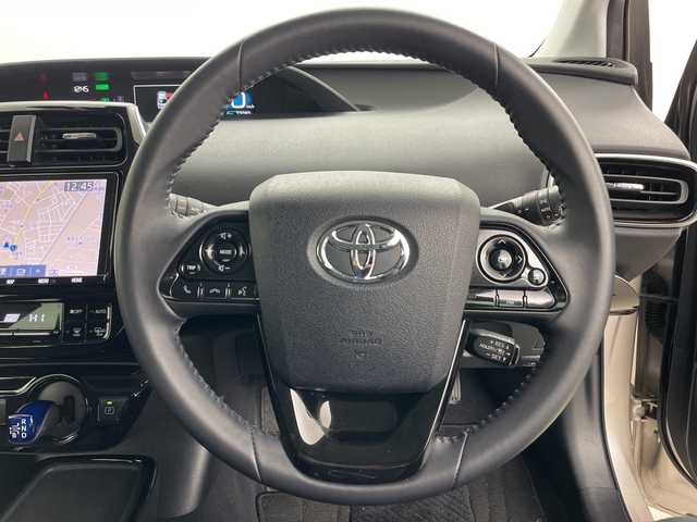 トヨタ プリウス A 道央・札幌 2019(令1)年 2.2万km スティールブロンドM ・4WD/・純正ナビ&TV&DVD&CD&BT&SD/・バックカメラ/・トヨタセーフティセンス/・レーダークルーズコントロール/・ヘッドアップディスプレイ/・D席パワーシート/・ビルトインETC2.0/・純正ドライブレコーダー/・ステアリングスィッチ/・純正ドライブレコーダー/・LEDヘッドライト/・オートライト/・スマートキー