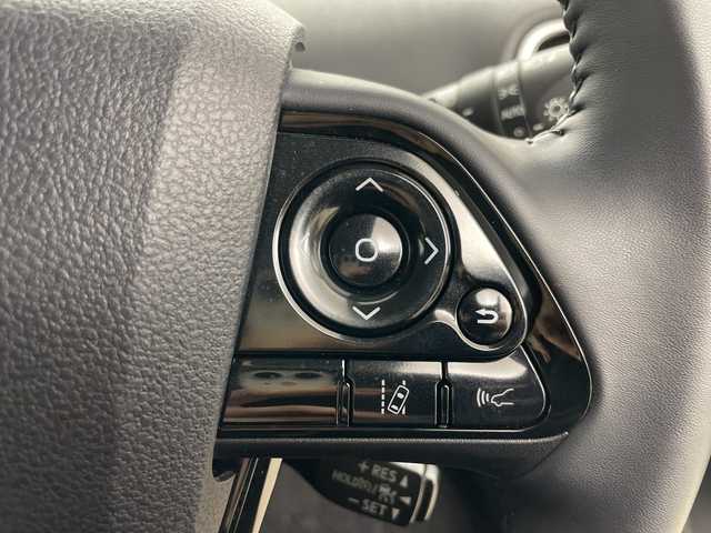 トヨタ プリウス A 道央・札幌 2019(令1)年 2.2万km スティールブロンドM ・4WD/・純正ナビ&TV&DVD&CD&BT&SD/・バックカメラ/・トヨタセーフティセンス/・レーダークルーズコントロール/・ヘッドアップディスプレイ/・D席パワーシート/・ビルトインETC2.0/・純正ドライブレコーダー/・ステアリングスィッチ/・純正ドライブレコーダー/・LEDヘッドライト/・オートライト/・スマートキー