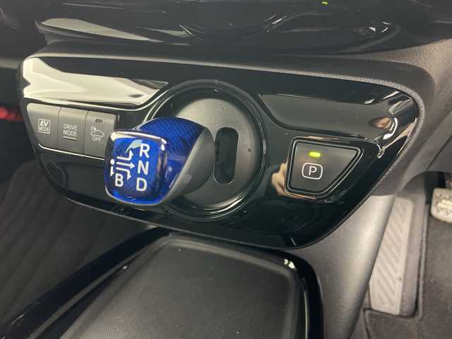 トヨタ プリウス A 道央・札幌 2019(令1)年 2.2万km スティールブロンドM ・4WD/・純正ナビ&TV&DVD&CD&BT&SD/・バックカメラ/・トヨタセーフティセンス/・レーダークルーズコントロール/・ヘッドアップディスプレイ/・D席パワーシート/・ビルトインETC2.0/・純正ドライブレコーダー/・ステアリングスィッチ/・純正ドライブレコーダー/・LEDヘッドライト/・オートライト/・スマートキー