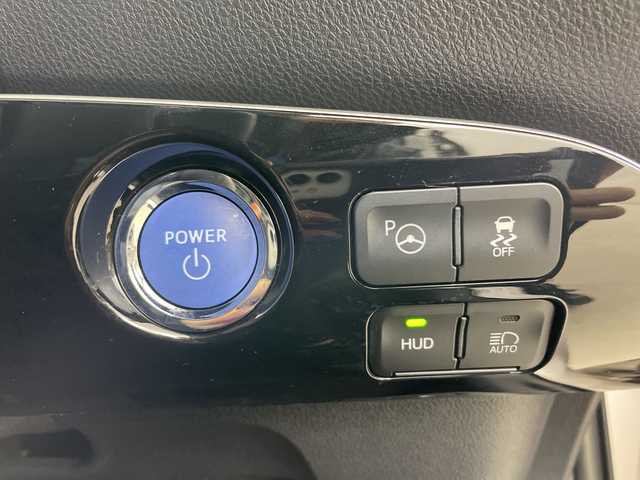 トヨタ プリウス A 道央・札幌 2019(令1)年 2.2万km スティールブロンドM ・4WD/・純正ナビ&TV&DVD&CD&BT&SD/・バックカメラ/・トヨタセーフティセンス/・レーダークルーズコントロール/・ヘッドアップディスプレイ/・D席パワーシート/・ビルトインETC2.0/・純正ドライブレコーダー/・ステアリングスィッチ/・純正ドライブレコーダー/・LEDヘッドライト/・オートライト/・スマートキー