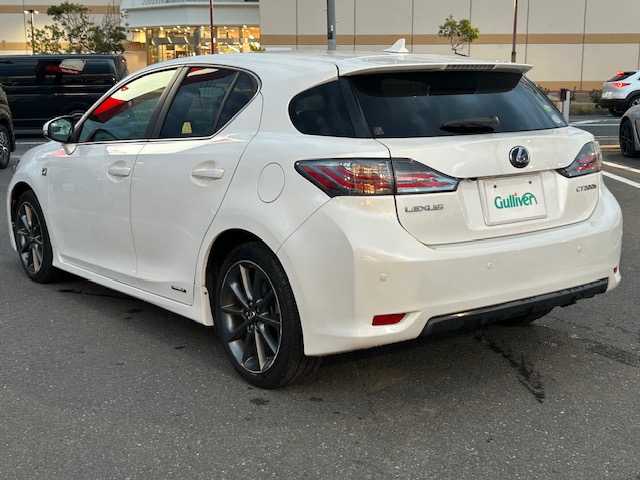 レクサス ＣＴ 200h 宮城県 2012(平24)年 6.7万km ホワイトパールクリスタルシャイン 登録時走行距離66937ｋｍ/Ｆスポーツ/純ナビ/・ワンセグテレビ/・CD/DVD/・AM/FM/・AUX/サンルーフ/クルーズコントロール/ＥＴＣ/ＬＥＤヘッドライト/バックカメラ/純正アルミホイール/ドライブレコーダー/オートライト/プッシュスタート/スマートキー/スペアキー/パドルシフト/シートヒーター（Ｄ＋Ｎ）/ステアリングヒーター/純正フロアマット