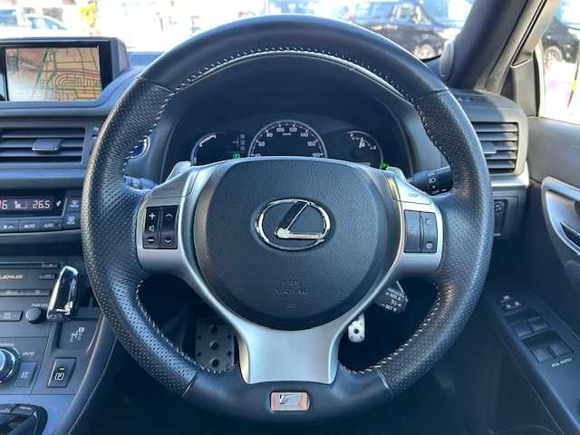 レクサス ＣＴ 200h 宮城県 2012(平24)年 6.7万km ホワイトパールクリスタルシャイン 登録時走行距離66937ｋｍ/Ｆスポーツ/純ナビ/・ワンセグテレビ/・CD/DVD/・AM/FM/・AUX/サンルーフ/クルーズコントロール/ＥＴＣ/ＬＥＤヘッドライト/バックカメラ/純正アルミホイール/ドライブレコーダー/オートライト/プッシュスタート/スマートキー/スペアキー/パドルシフト/シートヒーター（Ｄ＋Ｎ）/ステアリングヒーター/純正フロアマット