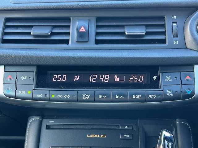 レクサス ＣＴ 200h 宮城県 2012(平24)年 6.7万km ホワイトパールクリスタルシャイン 登録時走行距離66937ｋｍ/Ｆスポーツ/純ナビ/・ワンセグテレビ/・CD/DVD/・AM/FM/・AUX/サンルーフ/クルーズコントロール/ＥＴＣ/ＬＥＤヘッドライト/バックカメラ/純正アルミホイール/ドライブレコーダー/オートライト/プッシュスタート/スマートキー/スペアキー/パドルシフト/シートヒーター（Ｄ＋Ｎ）/ステアリングヒーター/純正フロアマット