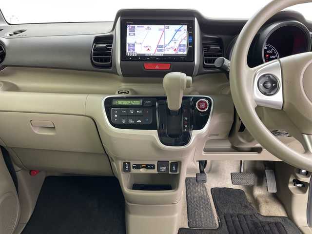 ホンダ Ｎ ＢＯＸ G SSパッケージ 道央・札幌 2017(平29)年 3.7万km プレミアムアイボリーP ・4WD/・純正ナビ（TV＆CD＆DVD＆BT＆SD）/・バックカメラ/・横滑り防止/・ステアリングスイッチ/・両側パワースライドドア/・D＋N席シートヒーター/・ビルトインETC/・オートライト/・HIDヘッドライト/・スマートキー/・積込純正AWキャップ付スタッドレス