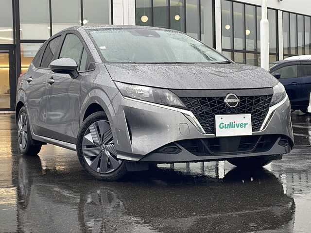 日産 ノート X FOUR 青森県 2023(令5)年 6.6万km ダークメタルグレー ・4WD/・純正ナビ/・全方位カメラ/・フルセグ/・Bluetooth/・横滑り防止/・衝突被害軽減ブレーキ/・レーンキープアシスト/・レーダークルーズコントロール/・オートライト/・オートマチックハイビーム/・LEDヘットライト/・プッシュスタート/・スマートキー/・スペアキー１本/・デジタルインナーミラー/・電動格納ウィンカーミラー/・シートヒーター/・ハンドルヒーター（前席）/・置くだけ充電/・純正フロアマット