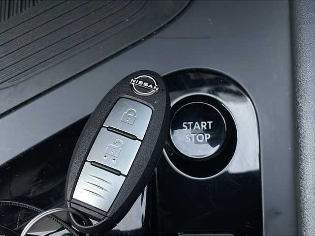 日産 ノート X FOUR 青森県 2023(令5)年 6.6万km ダークメタルグレー ・4WD/・純正ナビ/・全方位カメラ/・フルセグ/・Bluetooth/・横滑り防止/・衝突被害軽減ブレーキ/・レーンキープアシスト/・レーダークルーズコントロール/・オートライト/・オートマチックハイビーム/・LEDヘットライト/・プッシュスタート/・スマートキー/・スペアキー１本/・デジタルインナーミラー/・電動格納ウィンカーミラー/・シートヒーター/・ハンドルヒーター（前席）/・置くだけ充電/・純正フロアマット